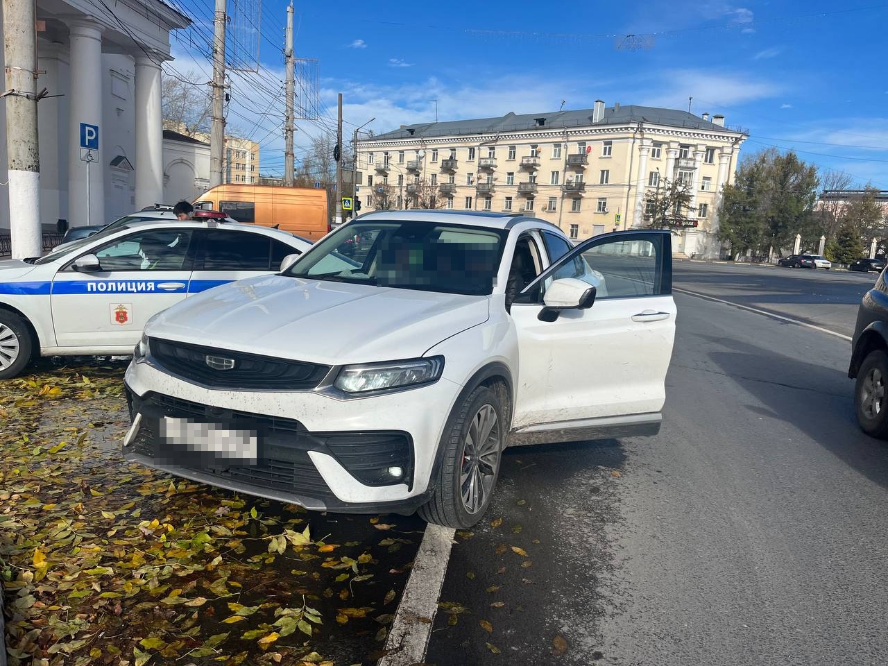 В Твери сотрудники ГИБДД штрафуют водителей за тонировку на стеклах автомобилей В Твери сотрудники ГИБДД штрафуют водителей за тонировку на стеклах автомобилей