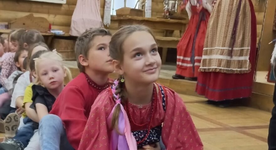 Детский музейный центр приглашает всех желающих на семейный праздник «Покровские посиделки» Детский музейный центр приглашает всех желающих на семейный праздник «Покровские посиделки»