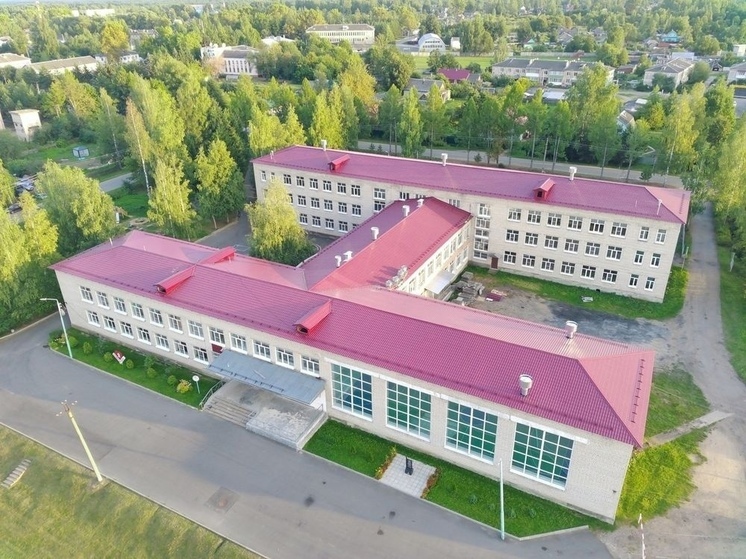 В Оленино на депутатские деньги заменят окна в школе В Оленино на депутатские деньги заменят окна в школе