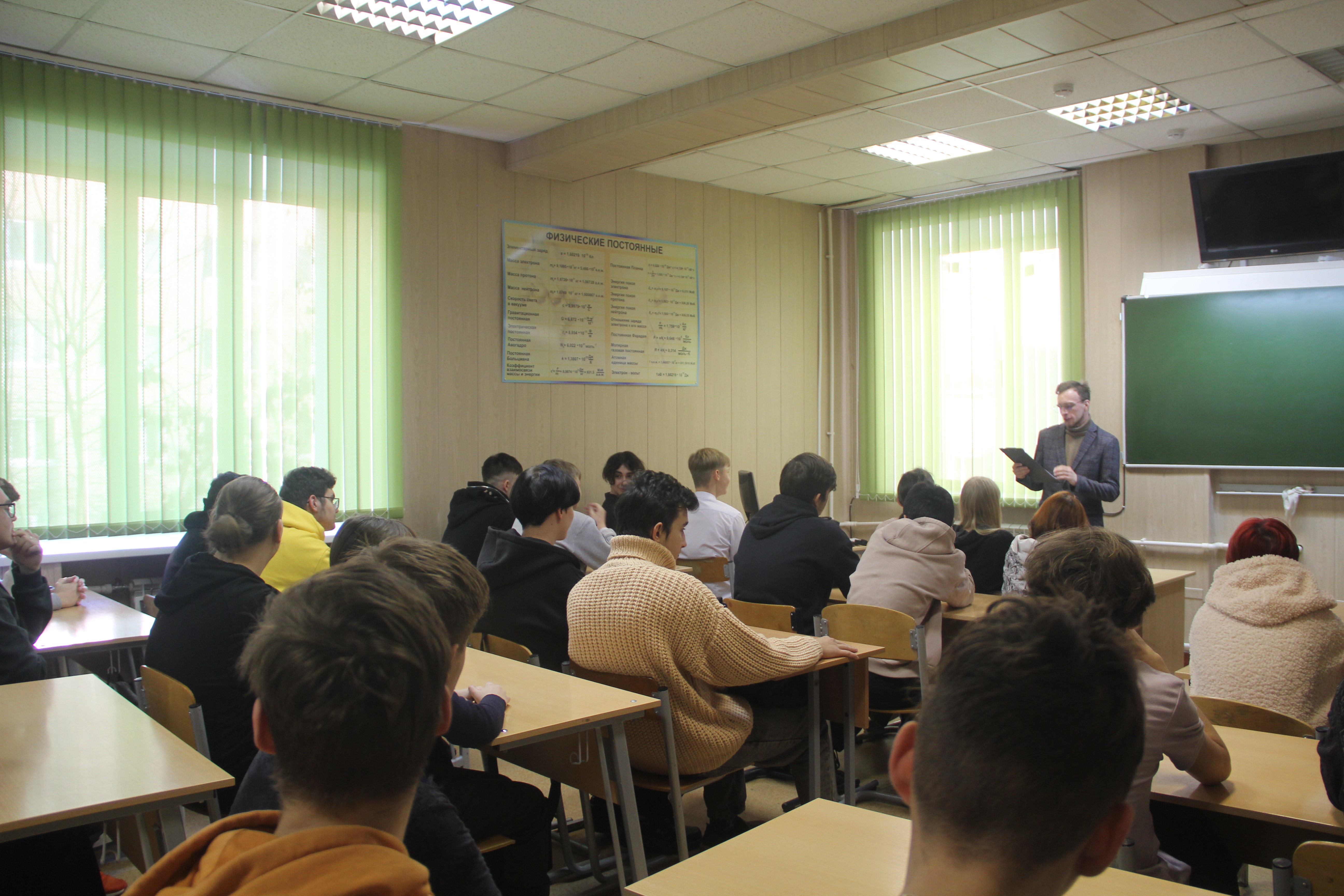 Активисты «Единой России» провели лекцию о волонтерстве для студентов тверского колледжа