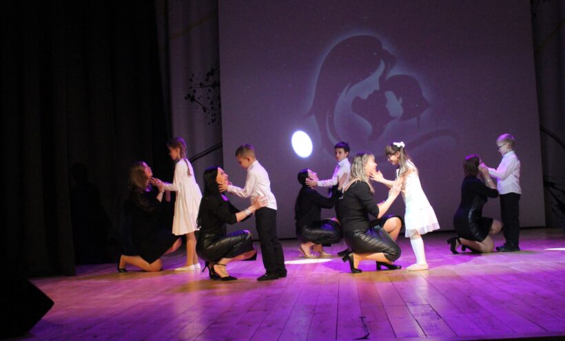 В Твери дети с ограниченными возможностями здоровья поздравили своих мам В Твери дети с ограниченными возможностями здоровья поздравили своих мам