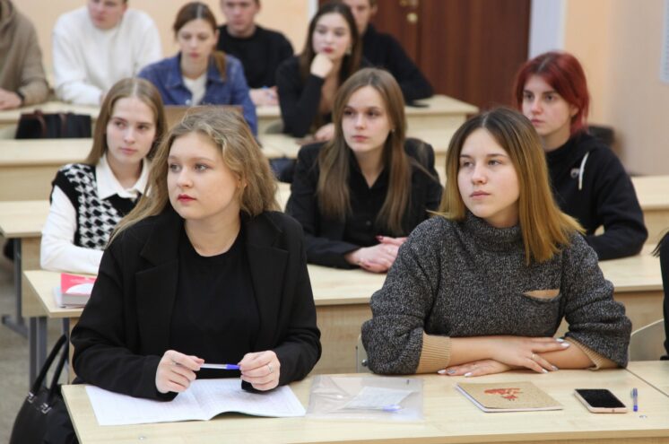 Сотрудник отдела криминалистики следственного управления рассказал о своей работе студентам ТвГУ Сотрудник отдела криминалистики следственного управления рассказал о своей работе студентам ТвГУ