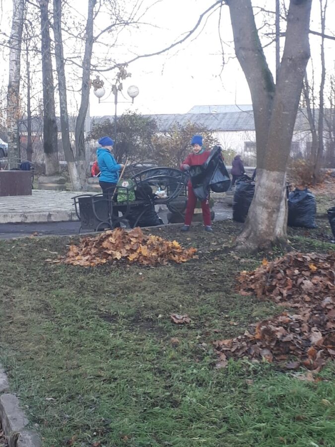 В Лихославле волонтёры прибрали общественные территории В Лихославле волонтёры прибрали общественные территории