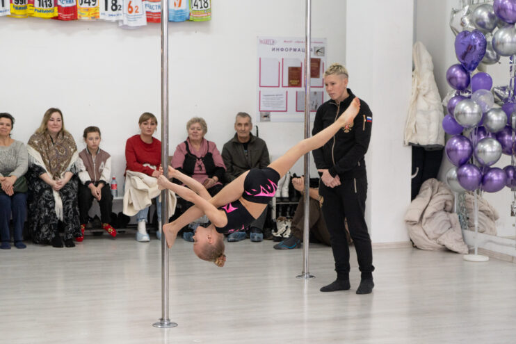 Нет слову шест: в Твери прошли спортивные соревнования по пилону и воздушной гимнастике