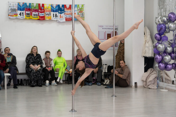 Нет слову шест: в Твери прошли спортивные соревнования по пилону и воздушной гимнастике