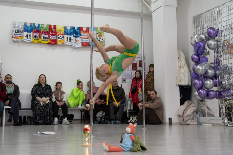 Нет слову шест: в Твери прошли спортивные соревнования по пилону и воздушной гимнастике