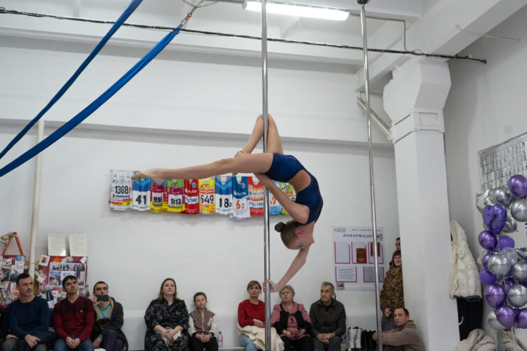 Нет слову шест: в Твери прошли спортивные соревнования по пилону и воздушной гимнастике