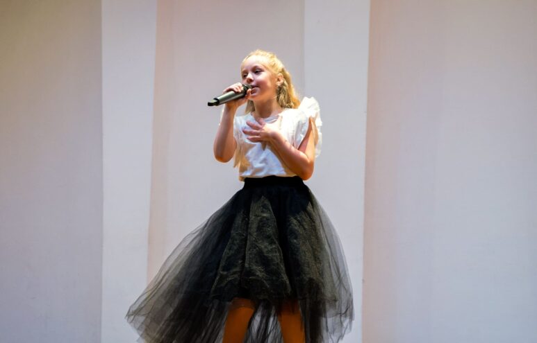 В Твери проходит вокальный конкурс «Мост в будущее»