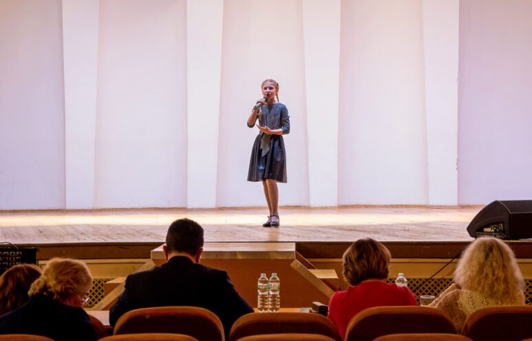 В Твери проходит вокальный конкурс «Мост в будущее» В Твери проходит вокальный конкурс «Мост в будущее»