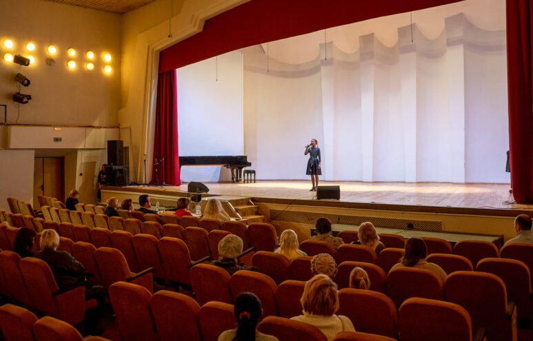 В Твери проходит вокальный конкурс «Мост в будущее» В Твери проходит вокальный конкурс «Мост в будущее»