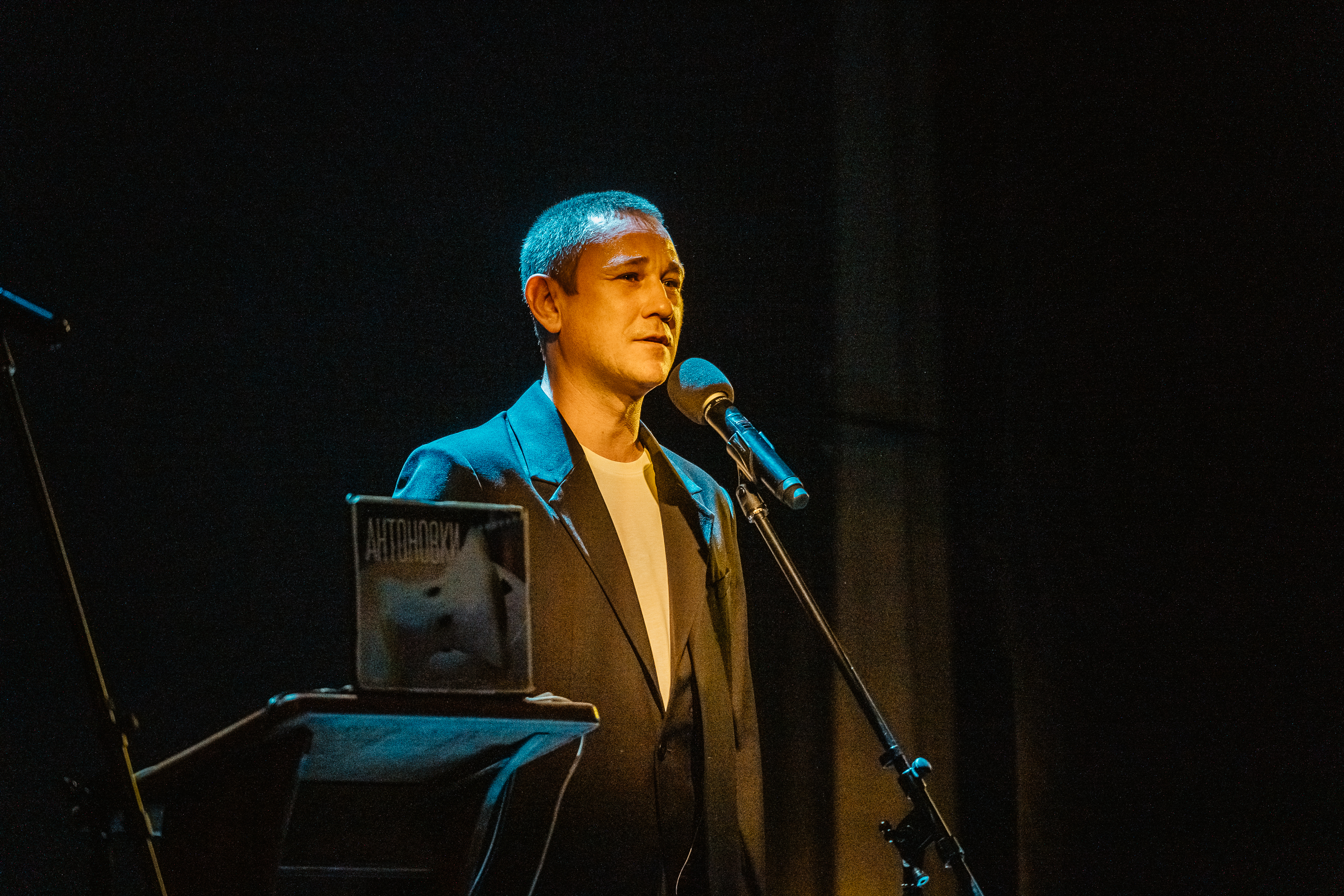 Живой диалог: В Тверском театре кукол прошла встреча с актером Антоном Шагиным