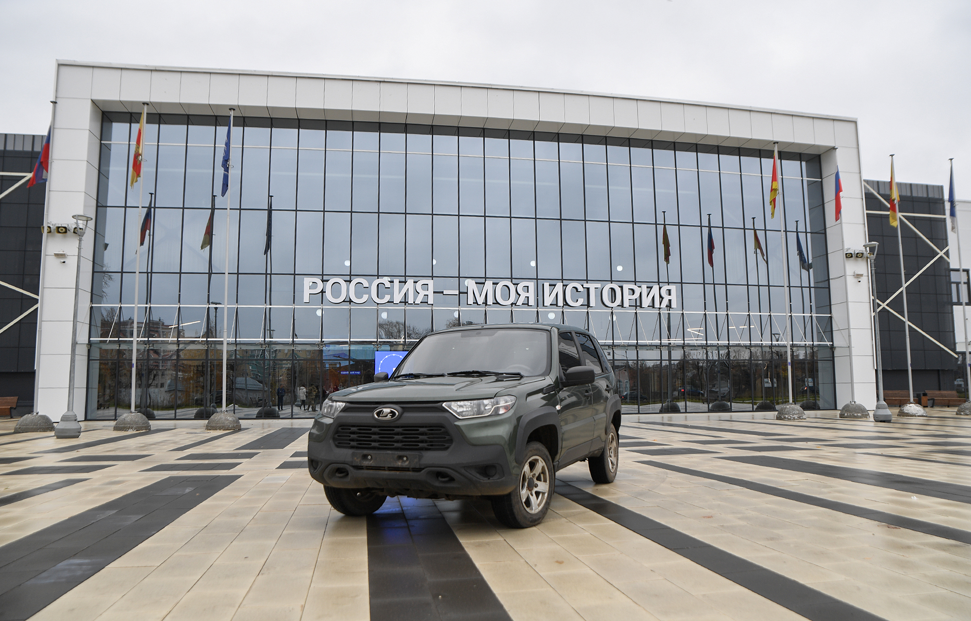 Танковому батальону «Волга» в зону СВО переданы новый автомобиль и зимняя экипировка