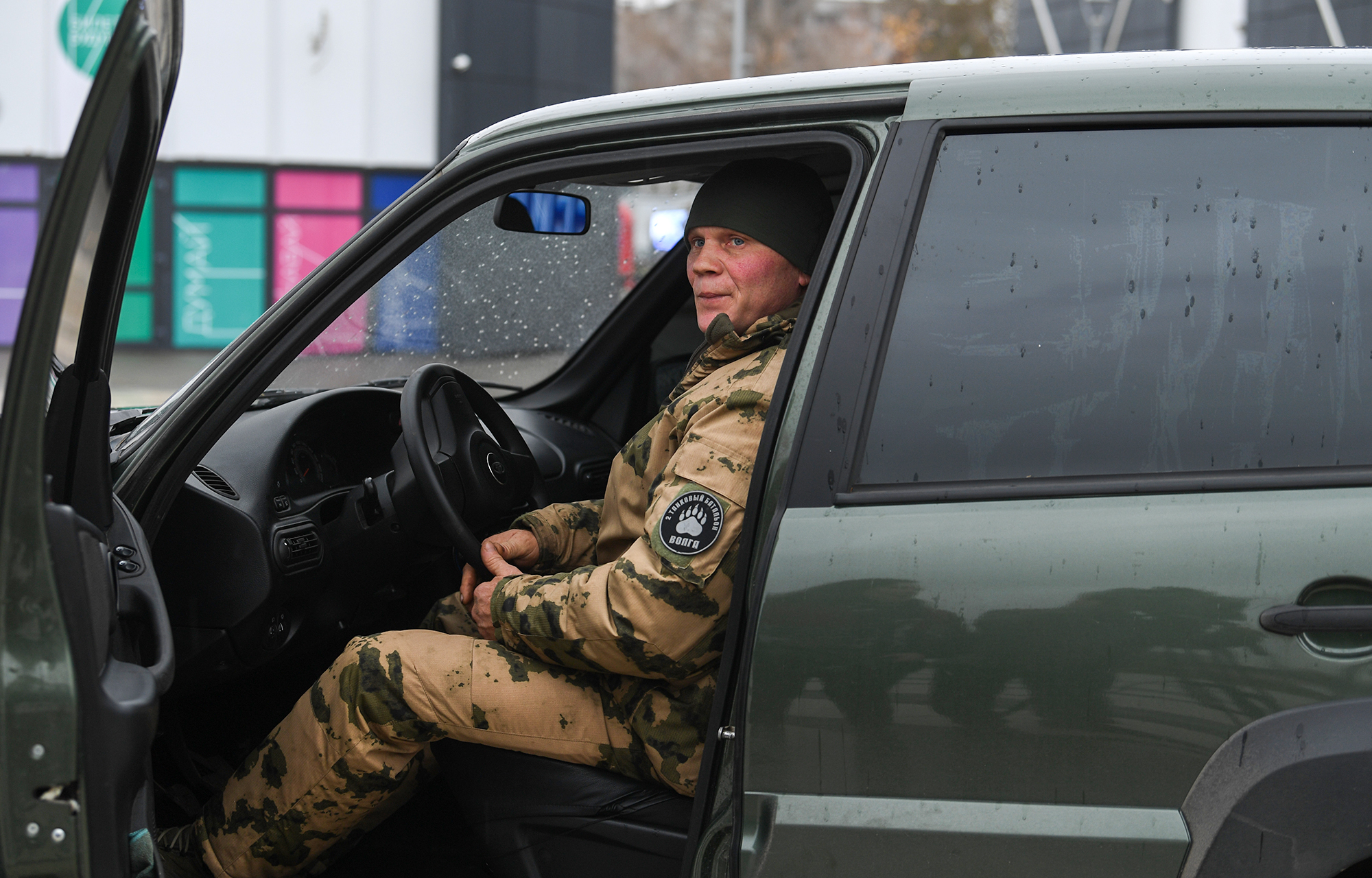 Танковому батальону «Волга» в зону СВО переданы новый автомобиль и зимняя экипировка