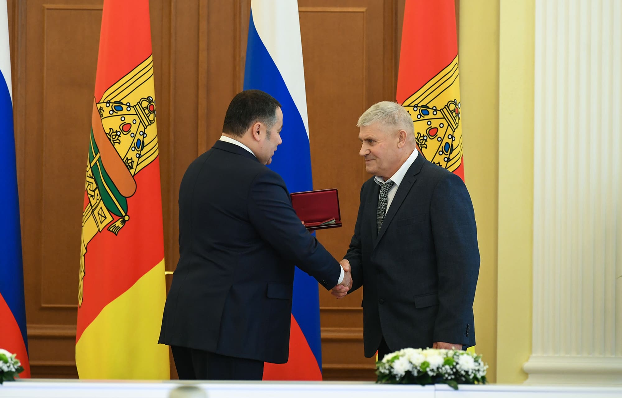 В преддверии Дня народного единства жителям Верхневолжья вручили государственные и региональные награды