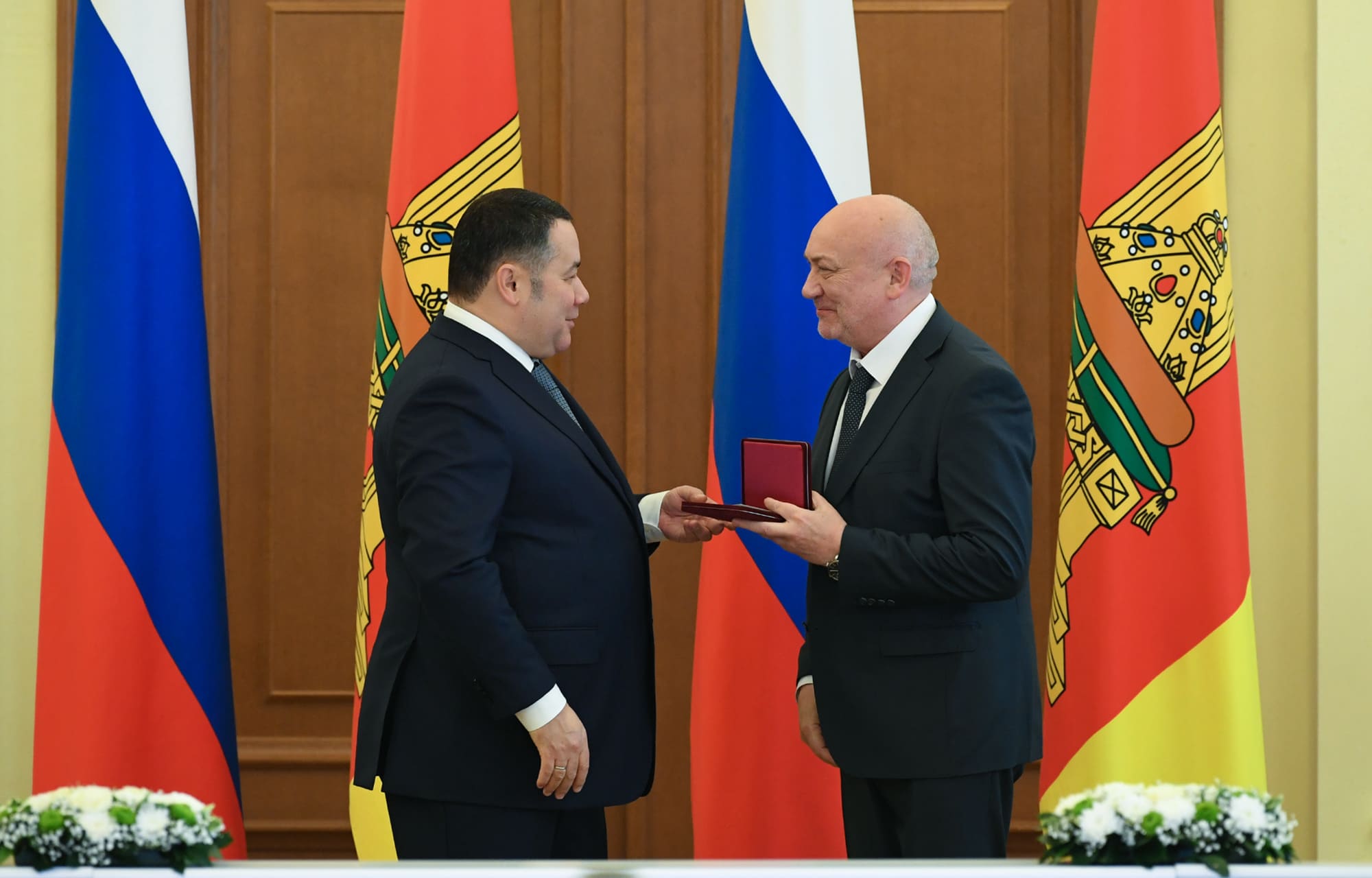 В преддверии Дня народного единства жителям Верхневолжья вручили государственные и региональные награды