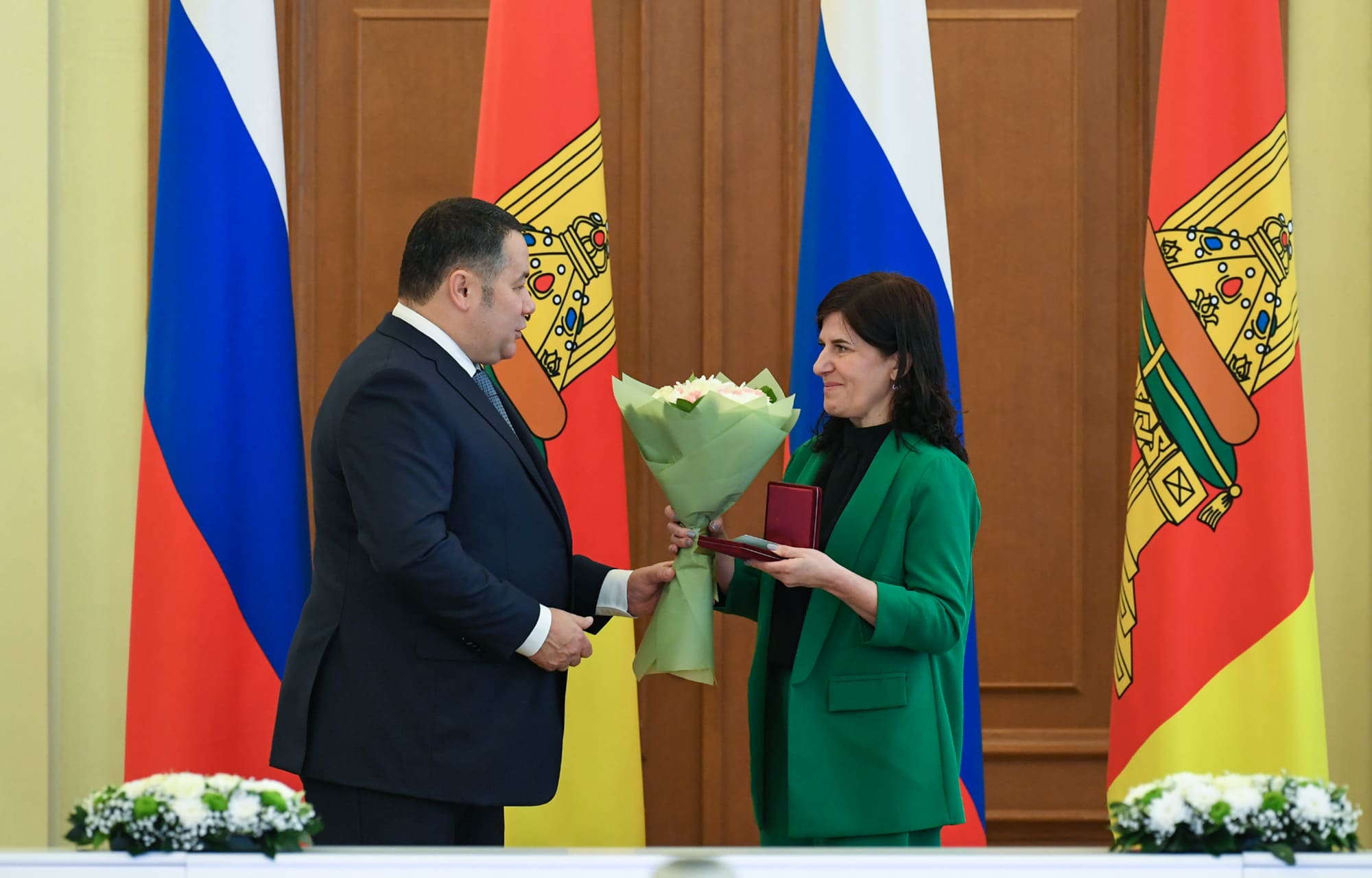 В преддверии Дня народного единства жителям Верхневолжья вручили государственные и региональные награды