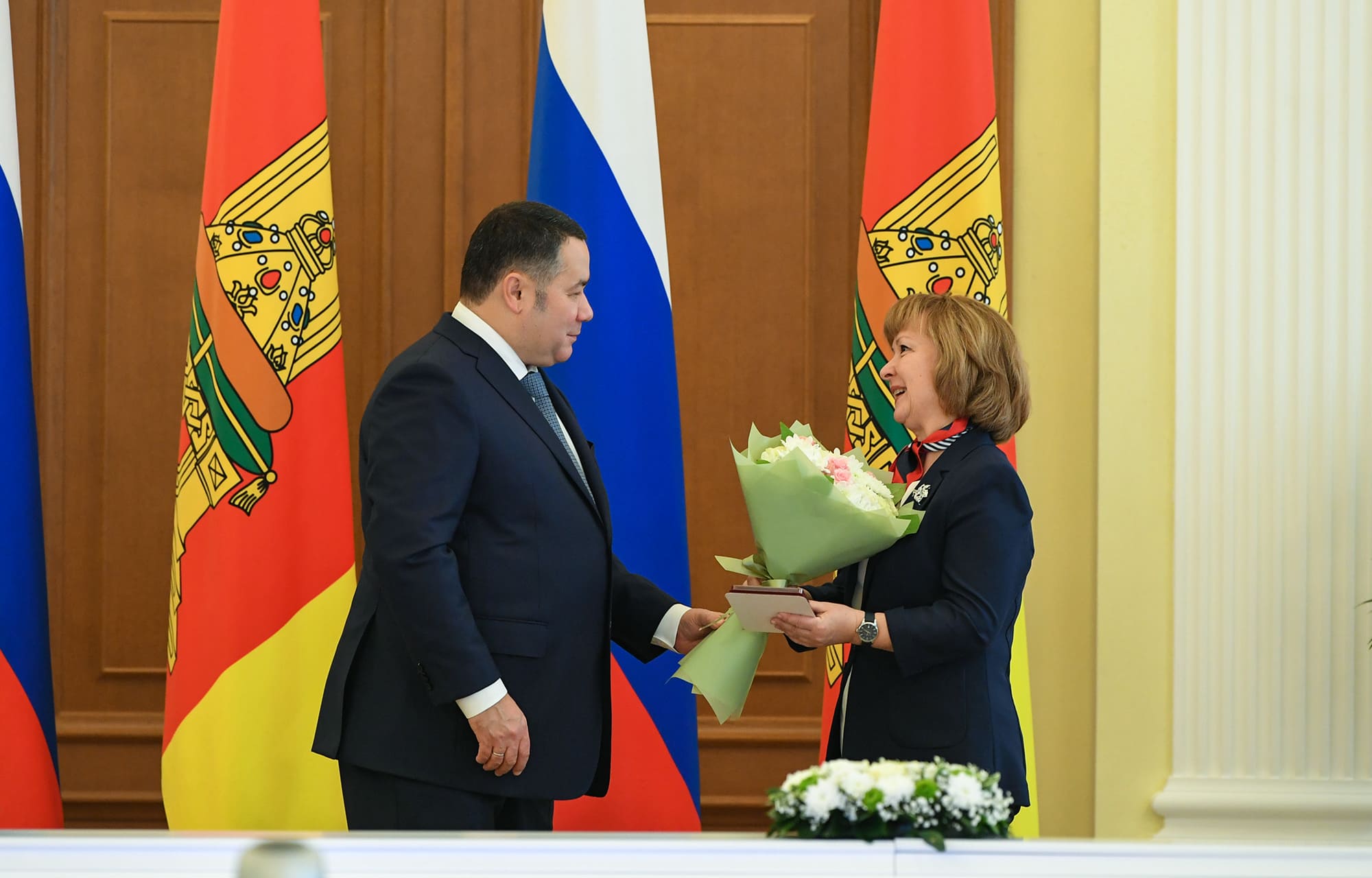 В преддверии Дня народного единства жителям Верхневолжья вручили государственные и региональные награды