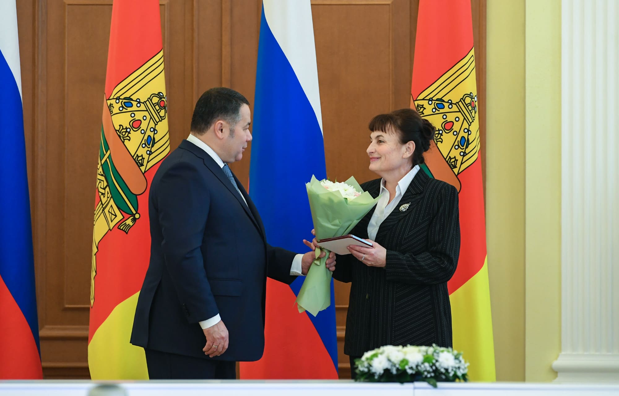 В преддверии Дня народного единства жителям Верхневолжья вручили государственные и региональные награды