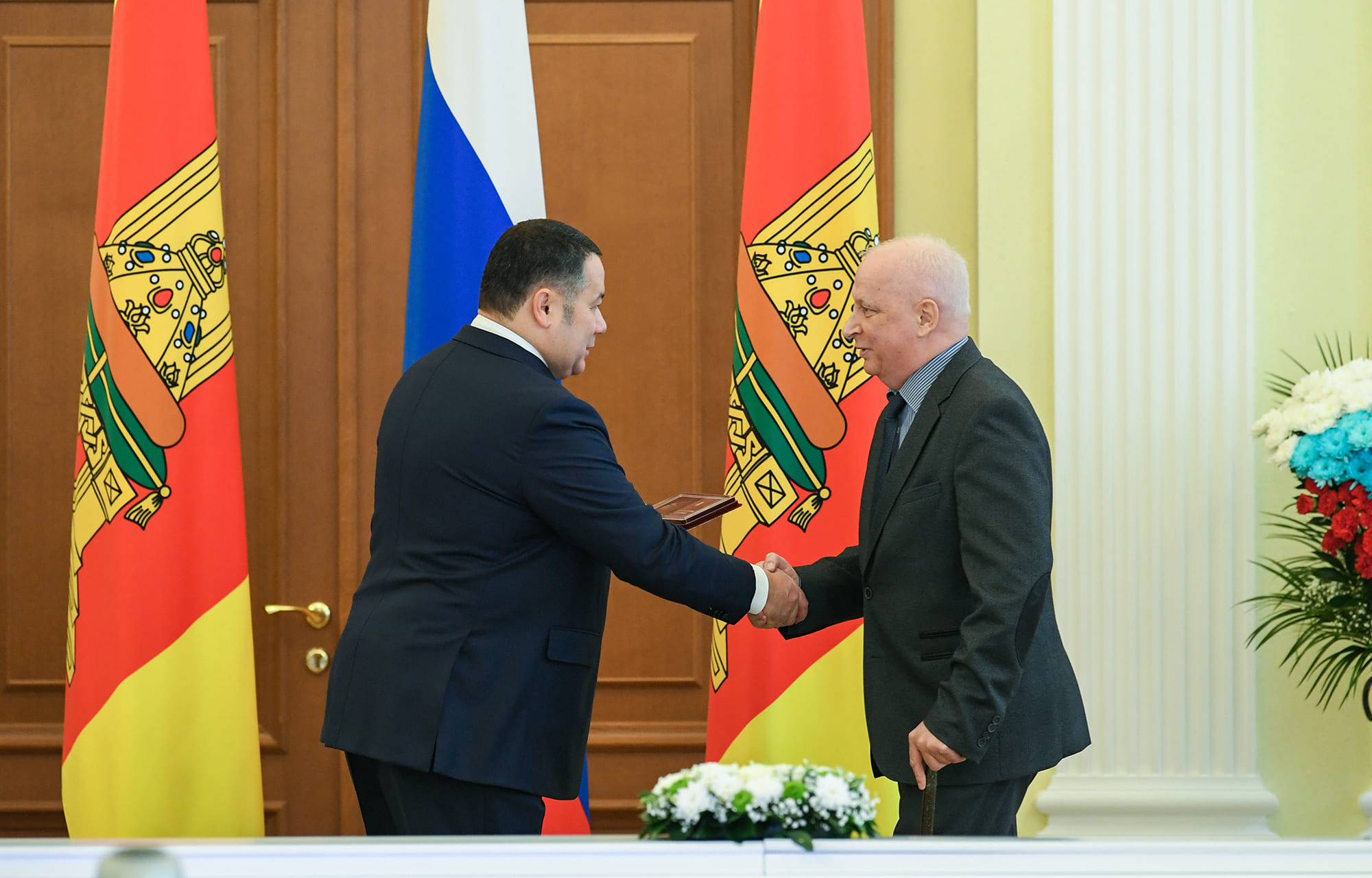 В преддверии Дня народного единства жителям Верхневолжья вручили государственные и региональные награды