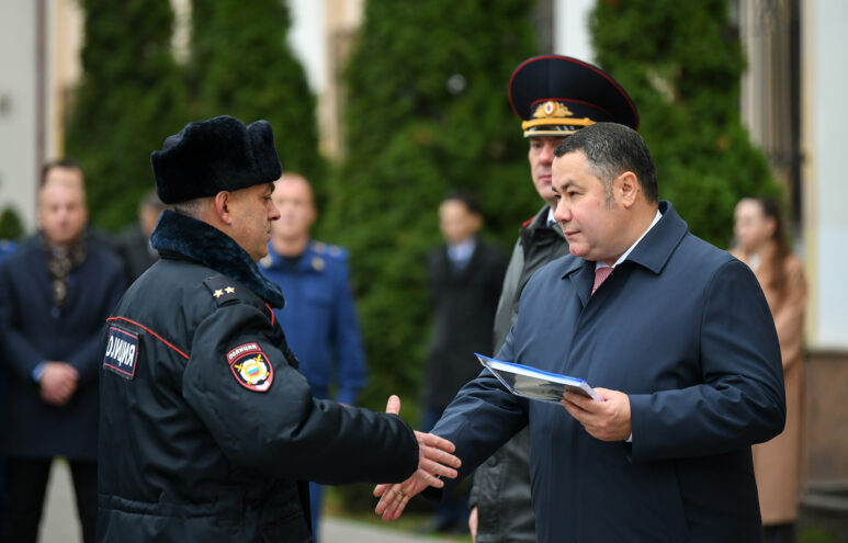 Подразделениям полиции Тверской области переданы новые служебные автомобили Подразделениям полиции Тверской области переданы новые служебные автомобили