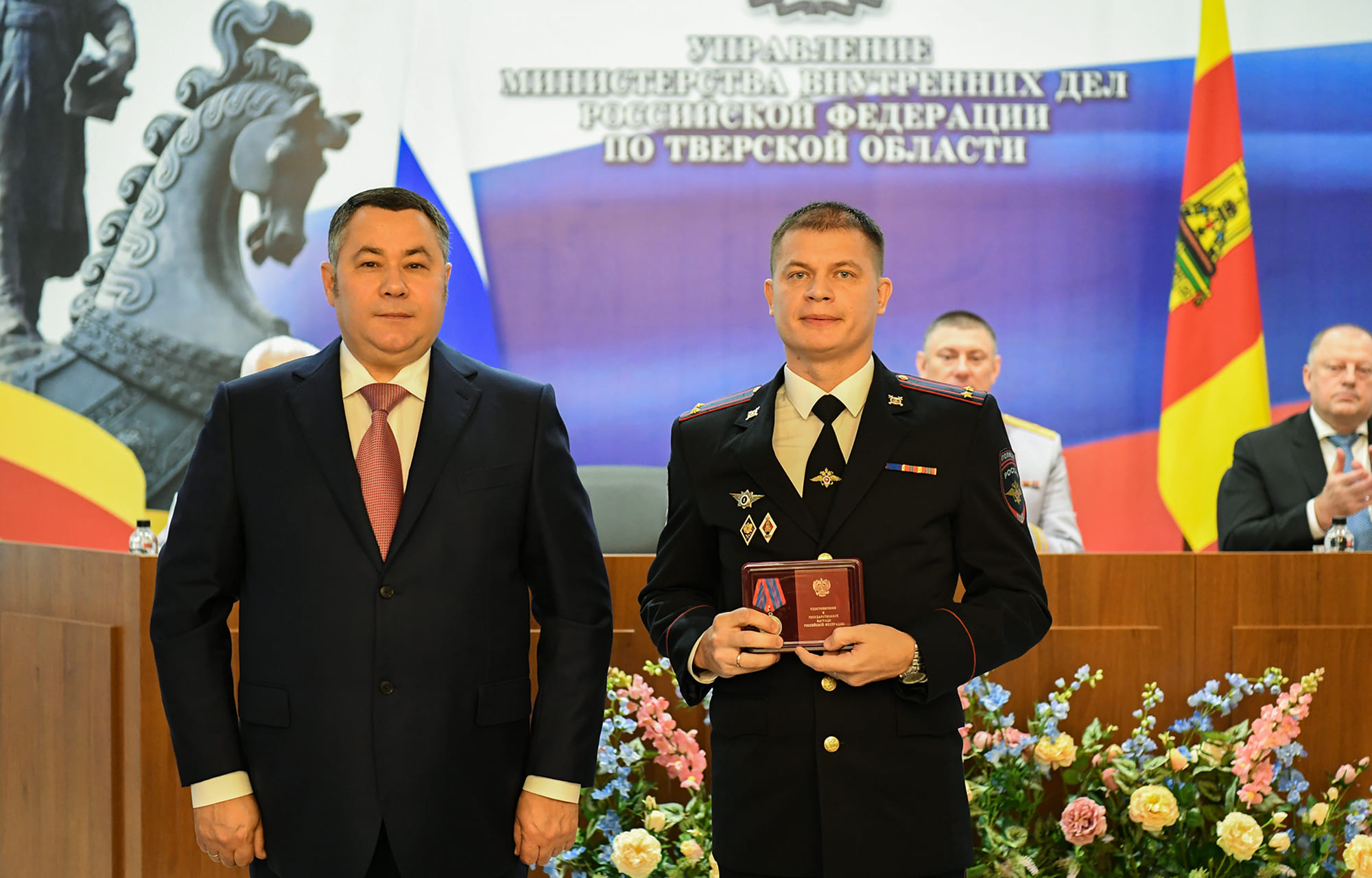 Игорь Руденя в День сотрудника органов внутренних дел РФ вручил награды правоохранителям Верхневолжья