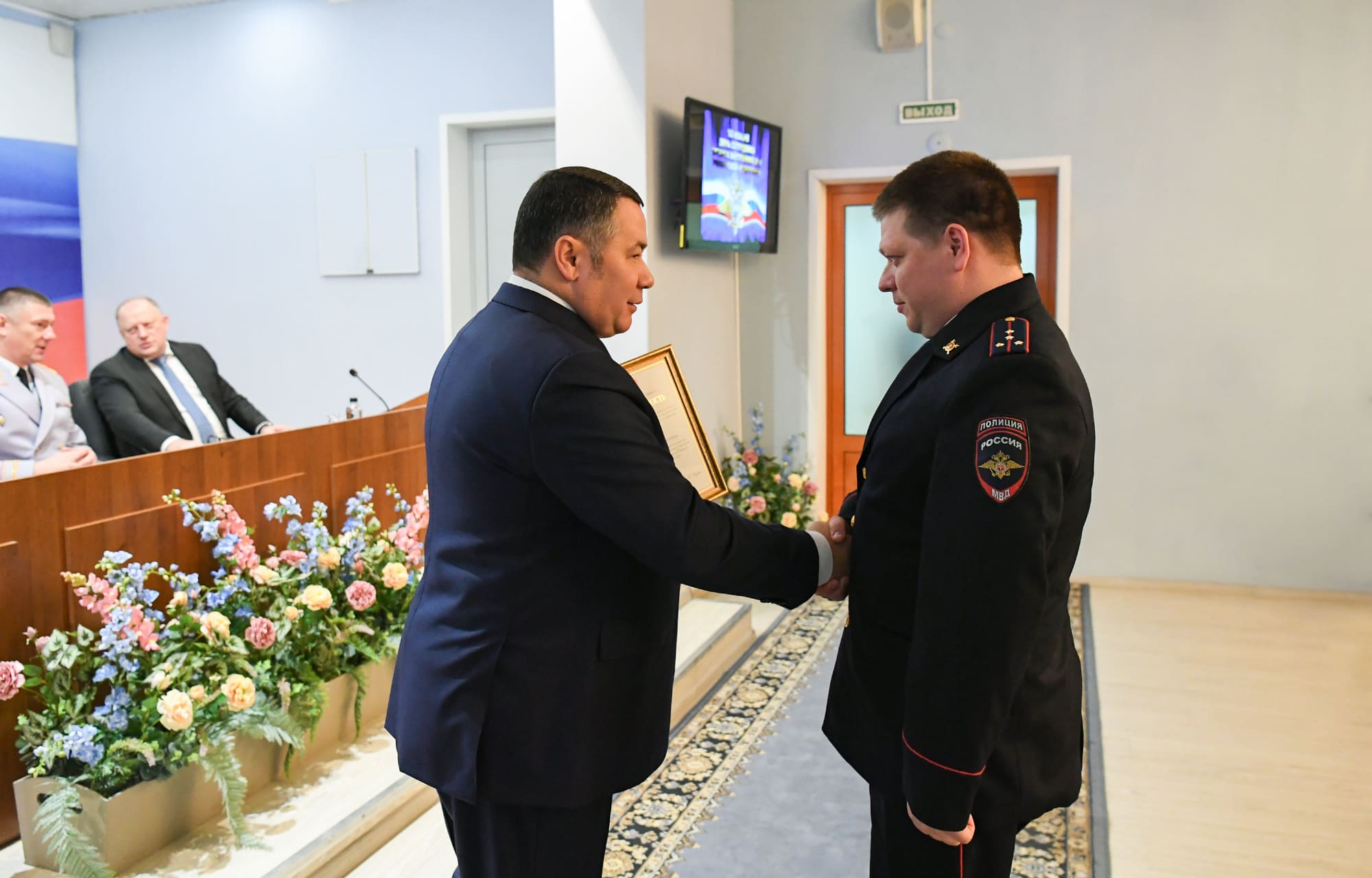 Игорь Руденя в День сотрудника органов внутренних дел РФ вручил награды правоохранителям Верхневолжья