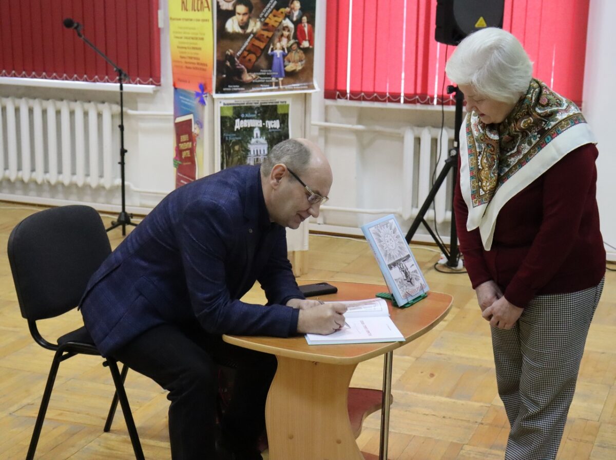 В Вышневолоцком музее презентовали книгу «Сказки старого Помостья» В Вышневолоцком музее презентовали книгу «Сказки старого Помостья»