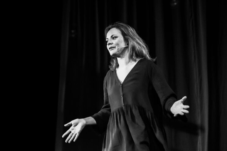 Голоса из детства: В Тверском театре кукол представили спектакль-исповедь