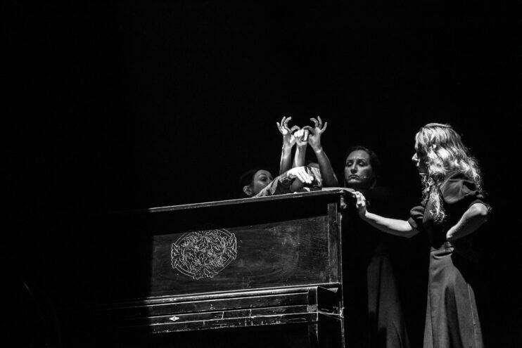 Голоса из детства: В Тверском театре кукол представили спектакль-исповедь