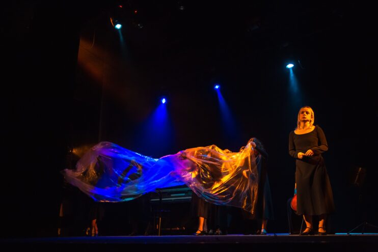 Голоса из детства: В Тверском театре кукол представили спектакль-исповедь