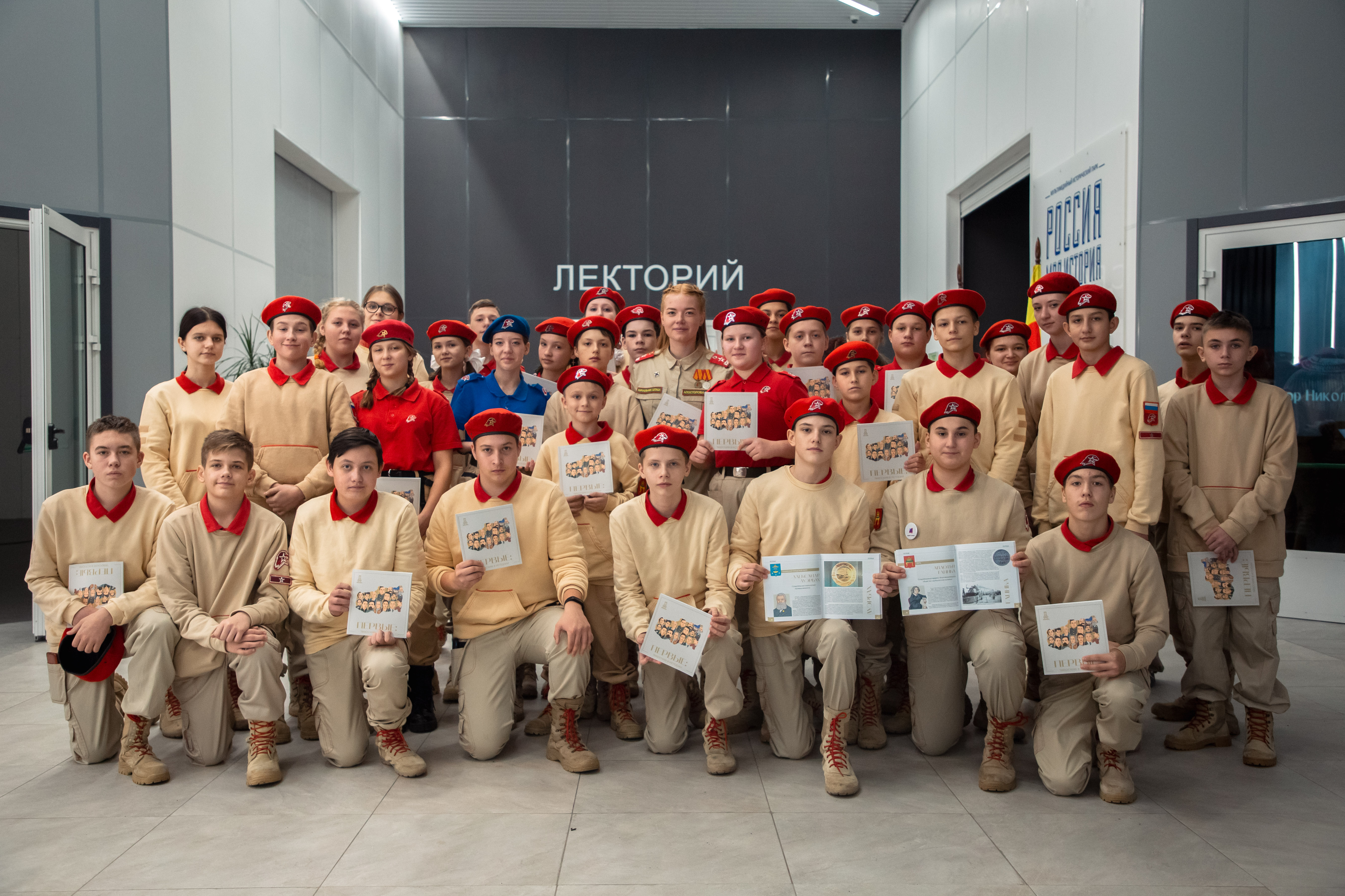 В Твери участники патриотического форума получили в подарок книгу "Первые"