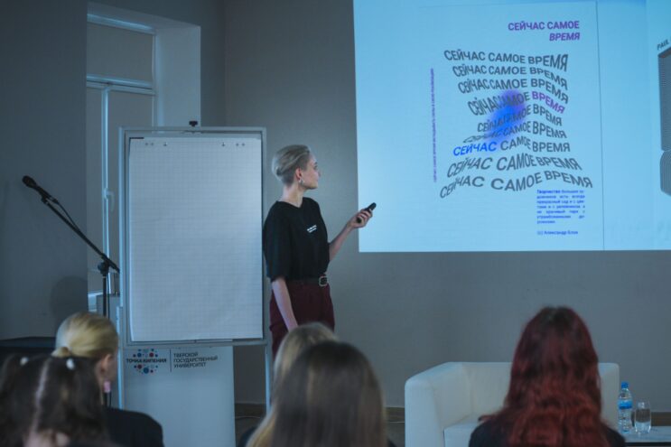 Дизайнер РИА Верхневолжье рассказала юным блогерам о дизайне Дизайнер РИА Верхневолжье рассказала юным блогерам о дизайне