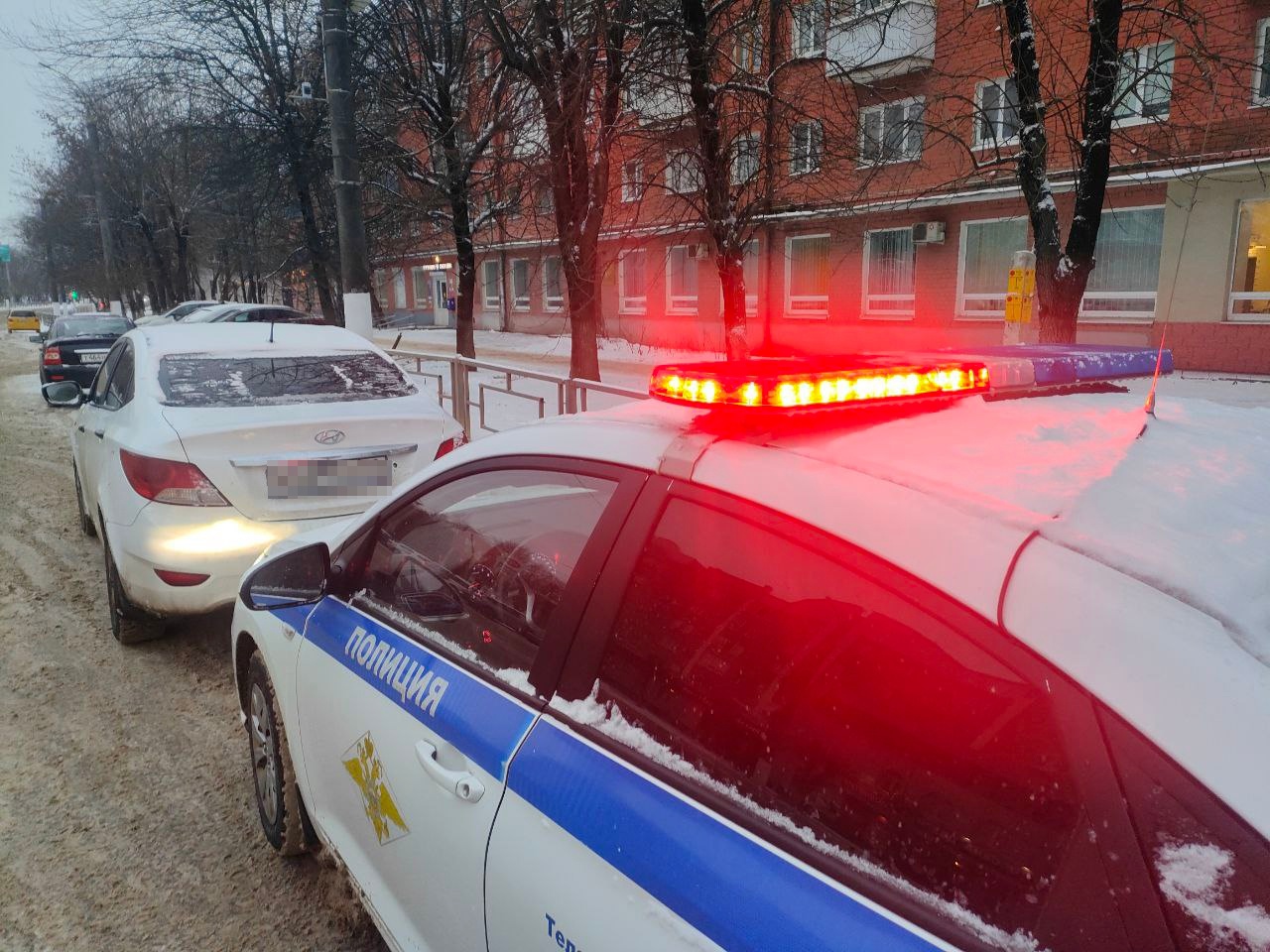 В Твери автоинспекторы остановили пьяного таксиста В Твери автоинспекторы остановили пьяного таксиста
