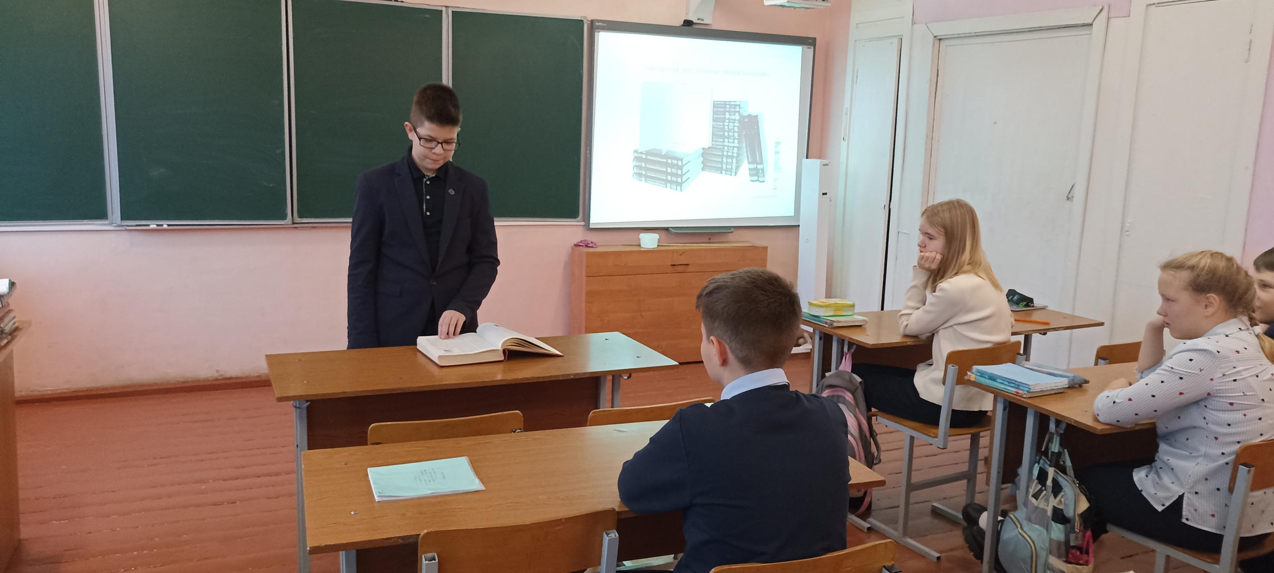 Западнодвинские школьники познакомились со словарями и справочной литературой Западнодвинские школьники познакомились со словарями и справочной литературой