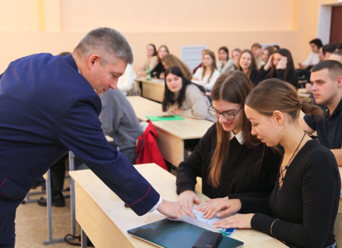 Сотрудник отдела криминалистики следственного управления рассказал о своей работе студентам ТвГУ Сотрудник отдела криминалистики следственного управления рассказал о своей работе студентам ТвГУ