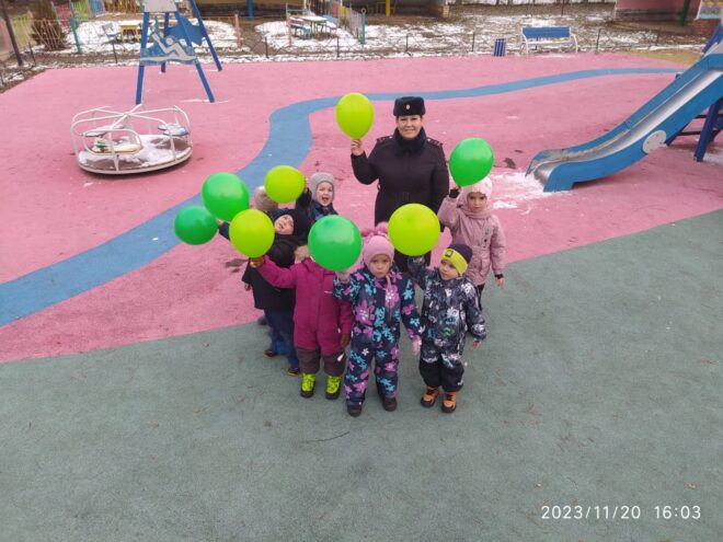 Сотрудники ГИБДД провели викторину в ржевском детском саду Сотрудники ГИБДД провели викторину в ржевском детском саду