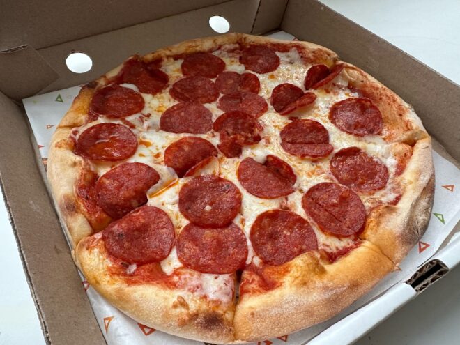 Поели за вас: Худший суп и сладкие роллы от кафе "Феникс"