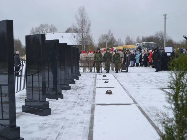 В Андреапольском округе провели капитальный ремонт воинского захоронения В Андреапольском округе провели капитальный ремонт воинского захоронения