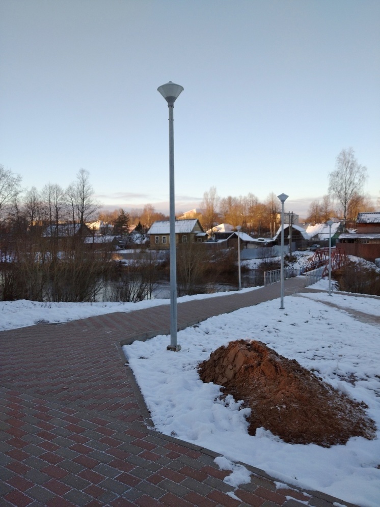 В Андреаполе Тверской области запасаются песком на зиму В Андреаполе Тверской области запасаются песком на зиму