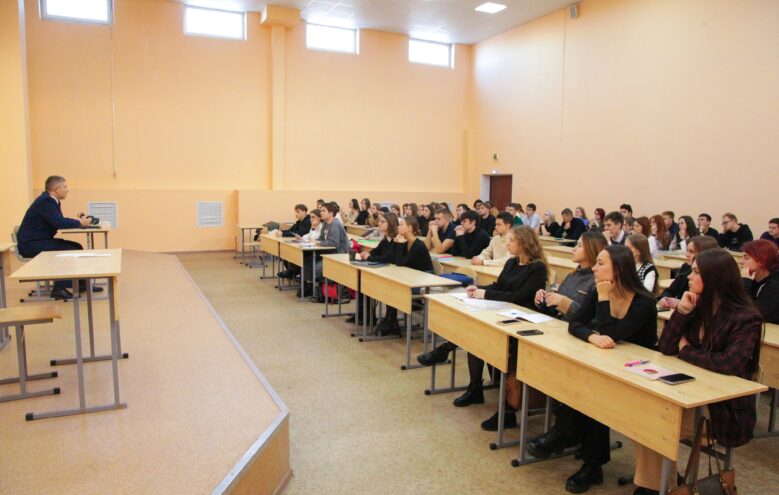 Сотрудник отдела криминалистики следственного управления рассказал о своей работе студентам ТвГУ Сотрудник отдела криминалистики следственного управления рассказал о своей работе студентам ТвГУ