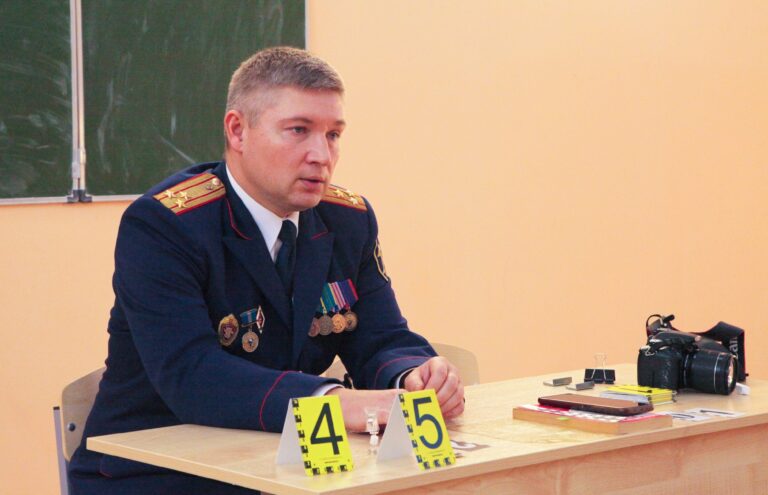 Сотрудник отдела криминалистики следственного управления рассказал о своей работе студентам ТвГУ Сотрудник отдела криминалистики следственного управления рассказал о своей работе студентам ТвГУ