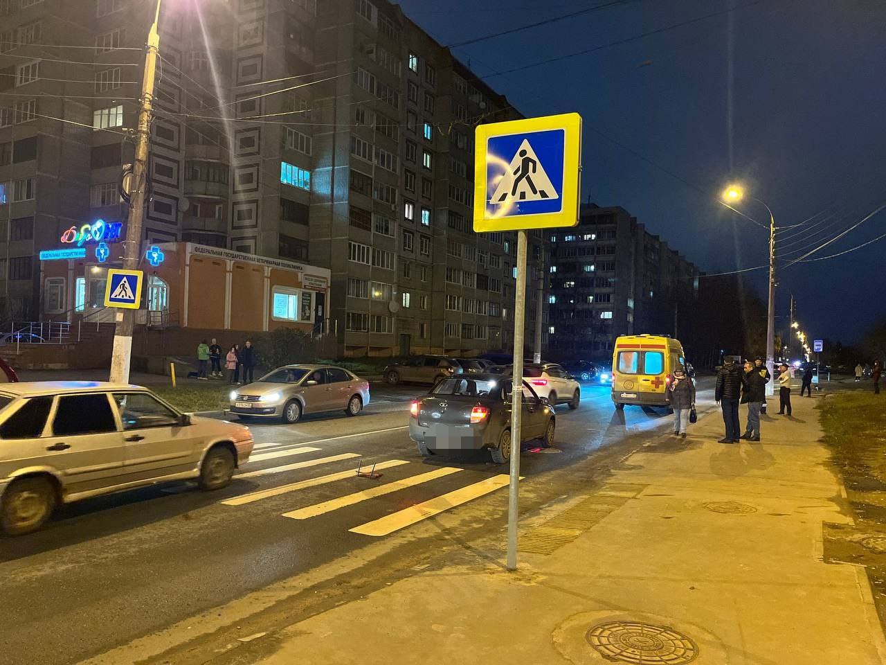 На улице Можайского в Твери сбили девушку На улице Можайского в Твери сбили девушку