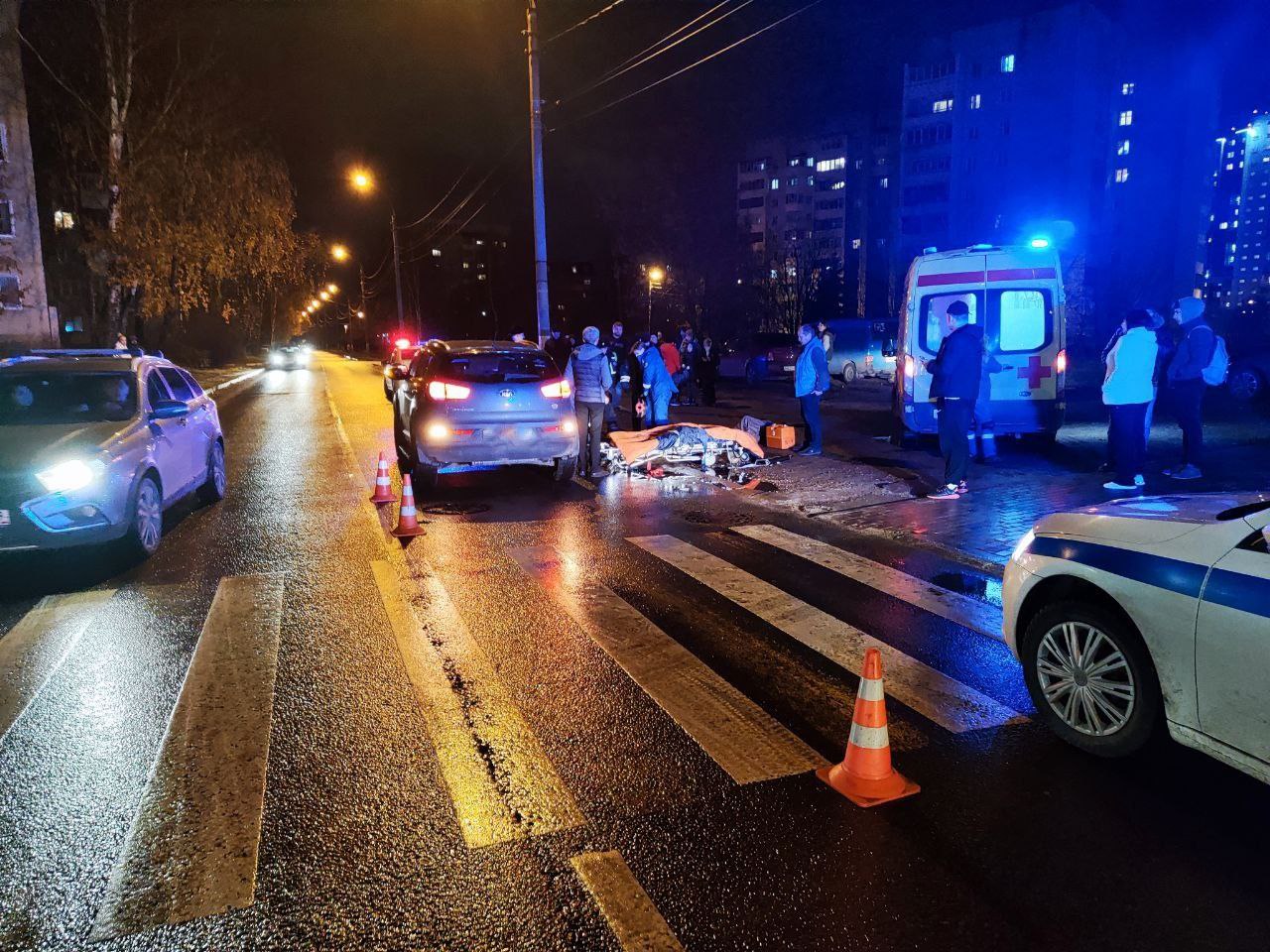 В Твери иномарка сбила девушку на пешеходном переходе В Твери иномарка сбила девушку на пешеходном переходе