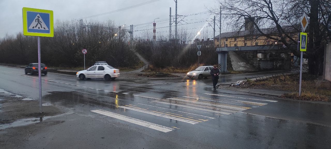 В Твери на пешеходном переходе сбили 13-летнего мальчика В Твери на пешеходном переходе сбили 13-летнего мальчика