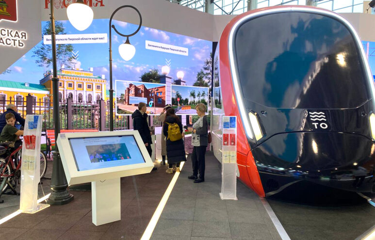 На выставке "Россия" около 500 человек ежедневно пробуют себя в роли машиниста электропоезда «Иволга 3.0»