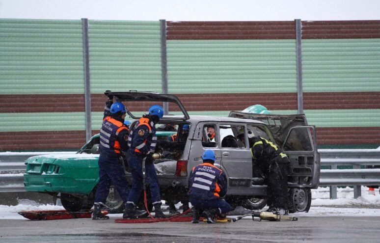 В Тверской области прошли учения по ликвидации крупного ДТП на трассе М-11 В Тверской области прошли учения по ликвидации крупного ДТП на трассе М-11