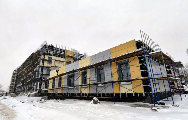 В Торжке идет строительство детской поликлиники