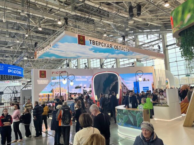 Посетителям форума "Россия" рассказывают о достопримечательностях Тверской области