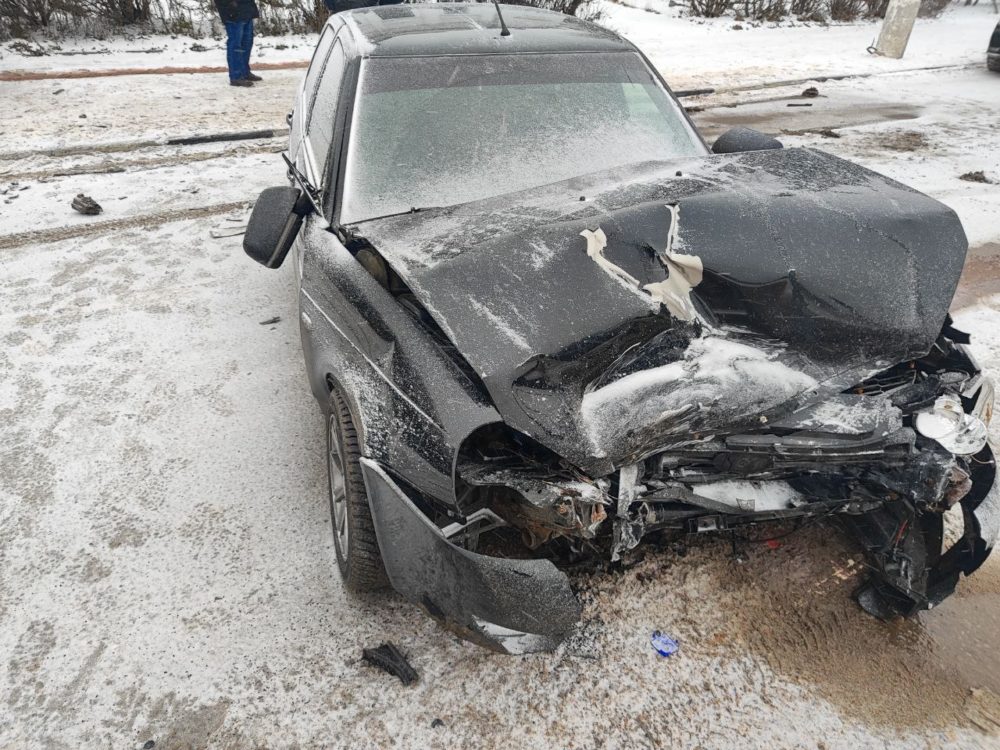 В Твери столкнулись Приора и Мерседес