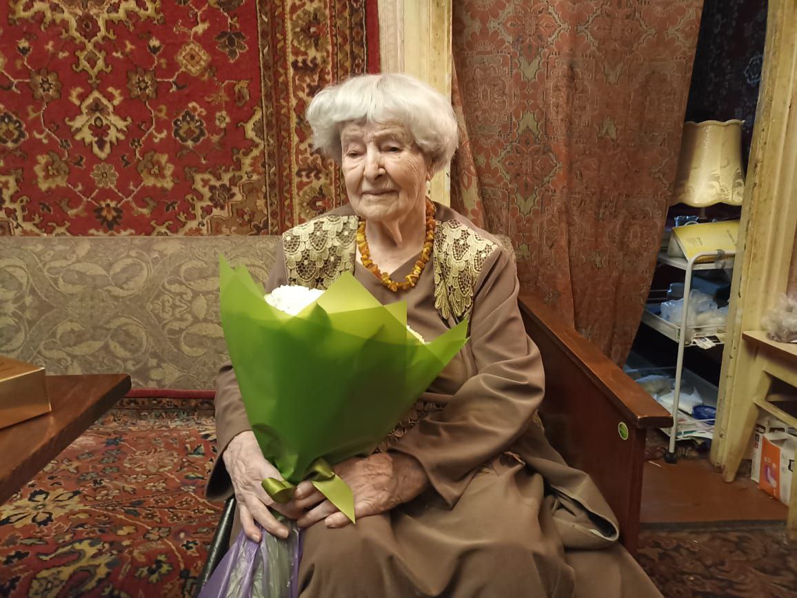 Игорь Руденя поздравил труженицу тыла Зою Ковако со 100-летием